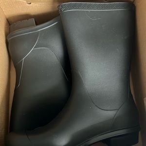 Women’s size 5 UGG rain boots